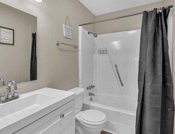 The Orange Luxe Modern 2bdrm Retreat in Uptown Charlotte ( 3