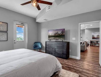 Luxurious Penthouse with 2/2 and large patio 4