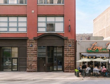 LIVN West Loop Chicago 2 BR City View 4