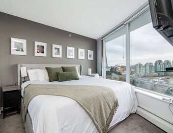 Perfect Vancouver Getaway | Central 2BR/2BA+Sofa Bed 3