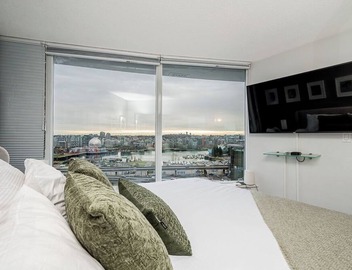 Perfect Vancouver Getaway | Central 2BR/2BA+Sofa Bed 4
