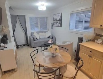 Cozy Laneway House Getaway 2
