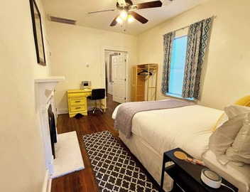 Eclectic 2 bedroom Apartment Uptown 5