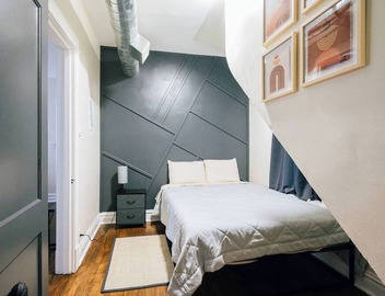 Spacious 3-bedroom retreat in West Logan with modern amenities, perfect for families looking to relax and explore vibrant Logan Square. 4