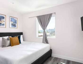 Luxury 3BR Condo Near Americana and Galleria 2