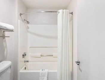 Affordable Room Near Scenic Gene Coulon Beach Park – Just 2.7 Miles! 3