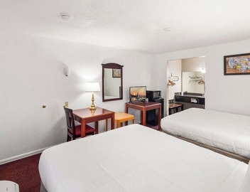 Affordable Room Near Scenic Gene Coulon Beach Park – Just 2.7 Miles! 2
