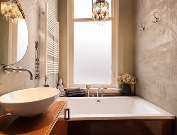 A bright and stylish loft in the heart of Amsterdam, with a cozy interior, plenty of natural light and all the modern conveniences for a relaxing stay in the city. 4