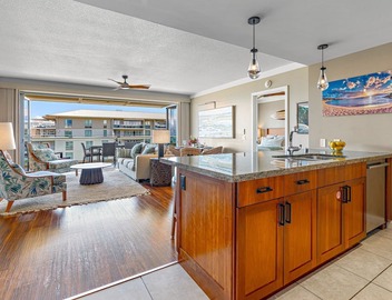 Maui Resort Rentals: Hokulani 605 – Premier 6th-Floor Oceanview Penthouse | Closest 2BR Column to the Ocean! 2