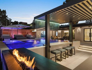 Luxury Poolside Estate Outdoor Living Views 5 Minutes to Beach 3
