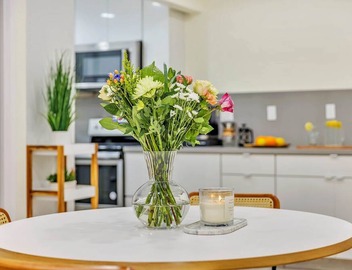 Spacious Culver City Condo | Pool | Free Parking 3
