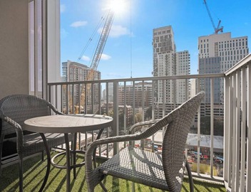 Stylish and great location for business travelers, medical professionals or anyone looking to relax in the Urban Oasis of Midtown. 5