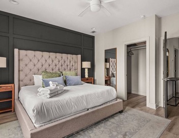 CMD ~ 4 Bedrooms ~ Huge Private Rooftop ~ 8 Beds ~ 8 Min to Downtown ~ City Views ~ Garage Parking 4