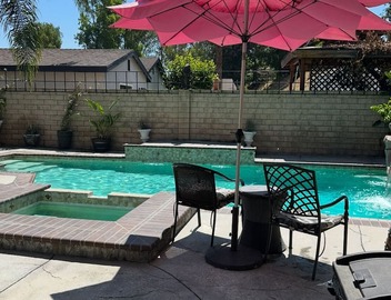 Cozy and charming house all you need is here Several relaxing area awaiting 4-U 4