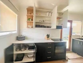 Ocean Gioia. Stroll to shops & beach Pet Friendly 5