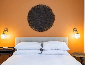 Ocean Gioia. Stroll to shops & beach Pet Friendly 4