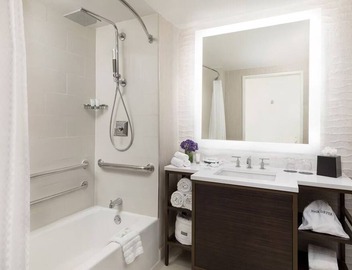 Westin New Orleans | Traditional King Room | Walk to Bourbon Street 4