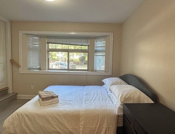 Cozy 2BR in West Side Kitchen & Living 3
