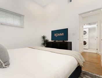 Roami at Bourbon Place | 1 Block to Bourbon St 4