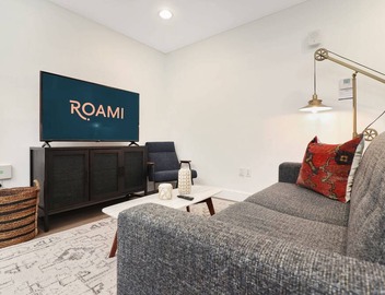 Roami at Bourbon Place | 1 Block to Bourbon St 5