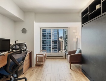 Luxurious 2 Bd in Heart of Seattle + Parkg & Pool! 3