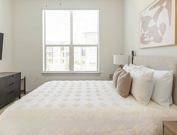 Landing | Chic 1BD, Gym, Yoga Studio 4