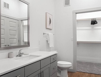 Landing | Stylish 1BD, Gym, Clubhouse 4