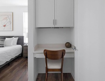 Landing | Chic 2BD, Clubhouse, Pool 2