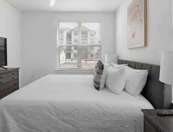 Landing | Chic 2BD, Clubhouse, Pool 5
