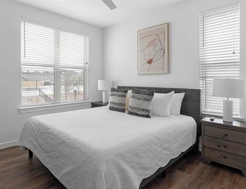 Landing | Chic 2BD, Clubhouse, Pool 4