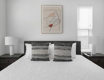 Landing | Chic 2BD, Clubhouse, Pool 3