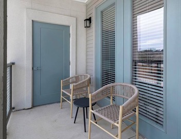 Landing | Chic 2BD, Clubhouse, Pool 4