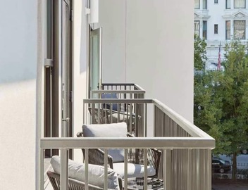 Roami at Canal Quarters | Studio w/Balcony 4