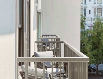 Roami at Canal Quarters | Studio w/Balcony 4