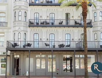 Roami at Canal Quarters | Studio w/Balcony 5