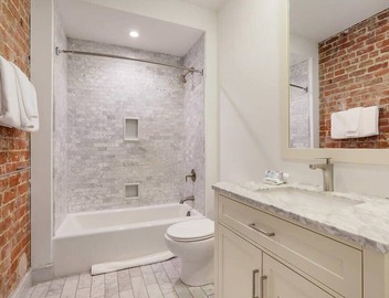 Roami at Factors Row in Bourbon St. | 3BR 2