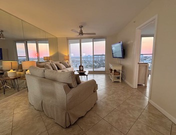 Steps to Beach. Destin #1 Beachfront Resort Lux SPECTACULAR VIEWS Excellent Stay 2
