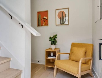 Modern Downtown Apt Fast Wi-Fi & Parking 2
