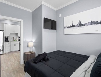 Luxury Penthouse Unit+ Rooftop+ Private Parking+3BD 2