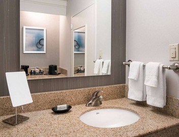 Indulge in Home-Like Comfort! Close to El Segundo Beach, Pets are Allowed 2