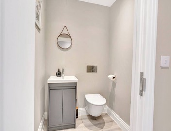 Modern Luxury 5 minutes from Heathrow Airport 4