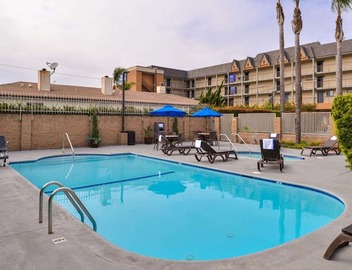1 King Bed | Near LAX & SoFi Stadium | Gateway to LA Attractions 3