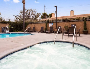 1 King Bed | Near LAX & SoFi Stadium | Gateway to LA Attractions 5