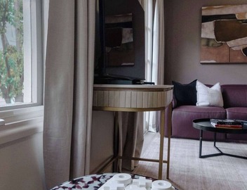Elegant East Melbourne Escape | Pool+Gym+Parking 4