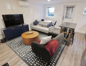 Over On Oak | Walk 2 Metro + PRIVATE PARKING 5