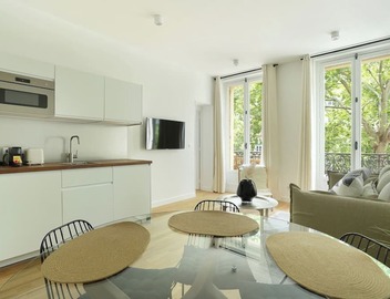 lovely apartment center of Paris 4