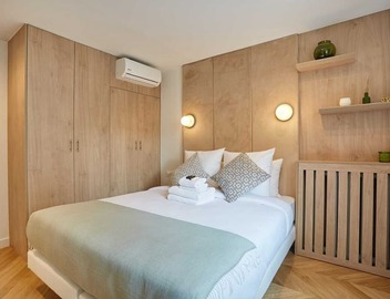 Apartment in the Center of Paris 3