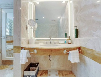 Oceanfront Retreat- South Beach, Pool, Amenities 3