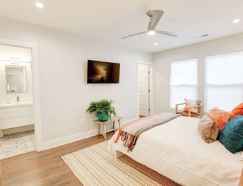 Charming 3-bedroom house in Villa Heights near NoDa with Fully-Fenced Backyard 2
