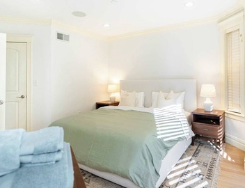 Brownstone Luxury Penthouse Condo 2